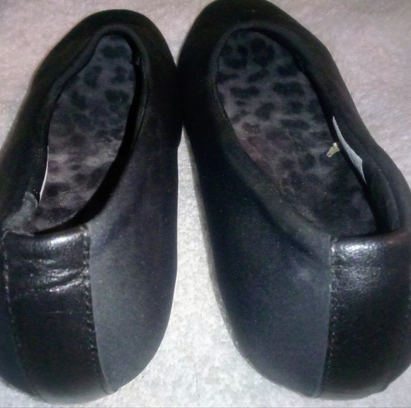 Vionic Powell Slip-On Black Stretch Fabric Low Wedge Heel Shoe. - Picture 3 of 7